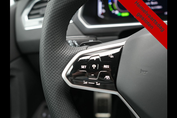 Volkswagen Tiguan 1.4 TSI eHybrid R-Line PHEV 245pk Dealer O.H | Trekhaak Af Fabriek | Adaptive Cruise | IQ Light | Adaptive Onderstel | Camera | Alcantara Sportstoelen & Stuur Verwarmd | Blis | Keyless | Sfeerverlichting | Virtual | Navigatie | DAB | 20"L.M | Plug In Hybrid |