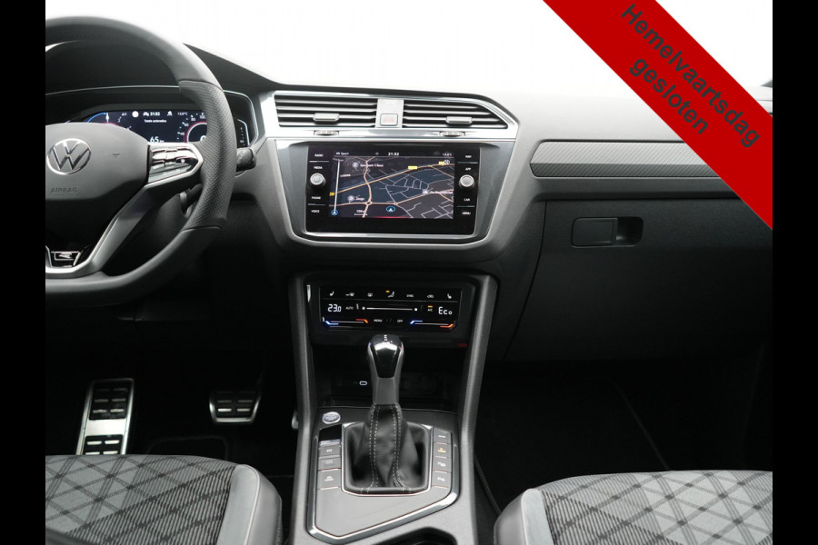 Volkswagen Tiguan 1.4 TSI eHybrid R-Line PHEV 245pk Dealer O.H | Trekhaak Af Fabriek | Adaptive Cruise | IQ Light | Adaptive Onderstel | Camera | Alcantara Sportstoelen & Stuur Verwarmd | Blis | Keyless | Sfeerverlichting | Virtual | Navigatie | DAB | 20"L.M | Plug In Hybrid |