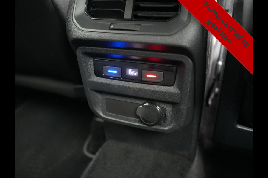 Volkswagen Tiguan 1.4 TSI eHybrid R-Line PHEV 245pk Dealer O.H | Trekhaak Af Fabriek | Adaptive Cruise | IQ Light | Adaptive Onderstel | Camera | Alcantara Sportstoelen & Stuur Verwarmd | Blis | Keyless | Sfeerverlichting | Virtual | Navigatie | DAB | 20"L.M | Plug In Hybrid |
