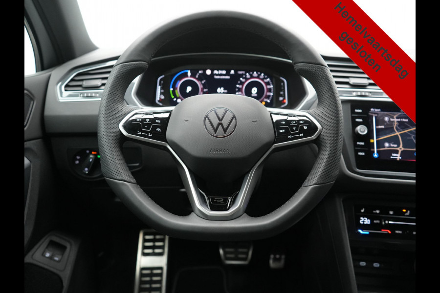 Volkswagen Tiguan 1.4 TSI eHybrid R-Line PHEV 245pk Dealer O.H | Trekhaak Af Fabriek | Adaptive Cruise | IQ Light | Adaptive Onderstel | Camera | Alcantara Sportstoelen & Stuur Verwarmd | Blis | Keyless | Sfeerverlichting | Virtual | Navigatie | DAB | 20"L.M | Plug In Hybrid |