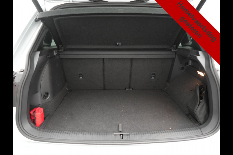 Volkswagen Tiguan 1.4 TSI eHybrid R-Line PHEV 245pk Dealer O.H | Trekhaak Af Fabriek | Adaptive Cruise | IQ Light | Adaptive Onderstel | Camera | Alcantara Sportstoelen & Stuur Verwarmd | Blis | Keyless | Sfeerverlichting | Virtual | Navigatie | DAB | 20"L.M | Plug In Hybrid |