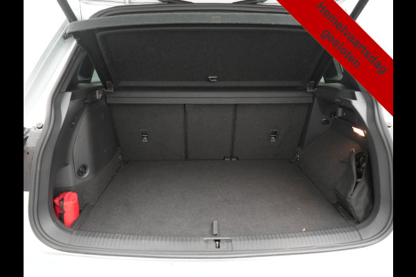 Volkswagen Tiguan 1.4 TSI eHybrid R-Line PHEV 245pk Dealer O.H | Trekhaak Af Fabriek | Adaptive Cruise | IQ Light | Adaptive Onderstel | Camera | Alcantara Sportstoelen & Stuur Verwarmd | Blis | Keyless | Sfeerverlichting | Virtual | Navigatie | DAB | 20"L.M | Plug In Hybrid |