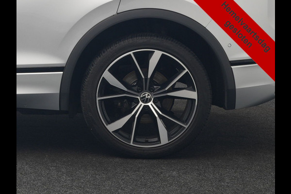 Volkswagen Tiguan 1.4 TSI eHybrid R-Line PHEV 245pk Dealer O.H | Trekhaak Af Fabriek | Adaptive Cruise | IQ Light | Adaptive Onderstel | Camera | Alcantara Sportstoelen & Stuur Verwarmd | Blis | Keyless | Sfeerverlichting | Virtual | Navigatie | DAB | 20"L.M | Plug In Hybrid |