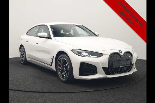 BMW i4 eDrive35 M Sport 70 kWh 286pk Dealer O.H | Trekhaak Af Fabriek | Adaptive Cruise | 360 Camera | Alcantara Sportstoelen Verwarmd | Widescreen Navi | Apple Carplay | Virtual | DAB | 18" L.M |