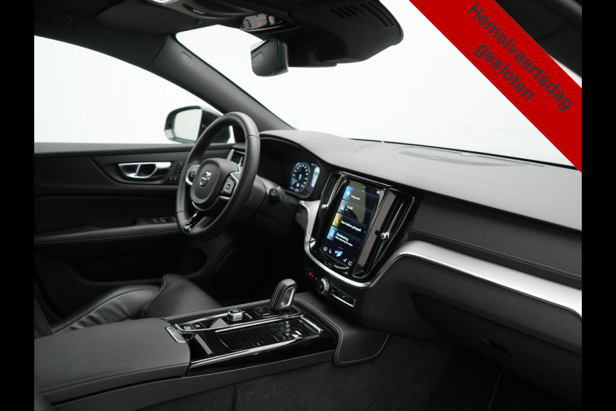 Volvo V60 T6 Recharge AWD R-Design PHEV 340pk Dealer O.H | Trekhaak Af Fabriek | Panodak | Harman / Kardon | Lederen Sportstoelen Memory & Ventilatie | Camera | Keyless | Stuur & Stoelen Verwarmd | Apple Carplay | Virtual | Navigatie | Cruise Control | DAB+ | 18" L.M | Plug In Hybrid |