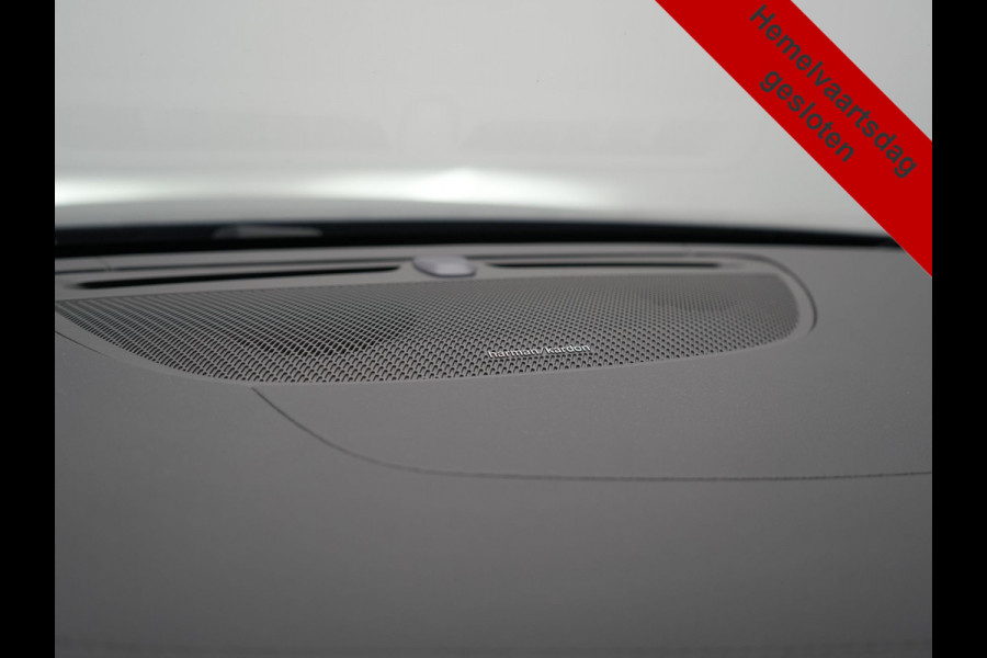 Volvo V60 T6 Recharge AWD R-Design PHEV 340pk Dealer O.H | Trekhaak Af Fabriek | Panodak | Harman / Kardon | Lederen Sportstoelen Memory & Ventilatie | Camera | Keyless | Stuur & Stoelen Verwarmd | Apple Carplay | Virtual | Navigatie | Cruise Control | DAB+ | 18" L.M | Plug In Hybrid |
