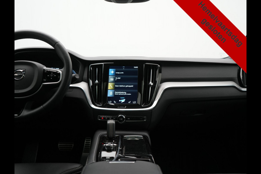 Volvo V60 T6 Recharge AWD R-Design PHEV 340pk Dealer O.H | Trekhaak Af Fabriek | Panodak | Harman / Kardon | Lederen Sportstoelen Memory & Ventilatie | Camera | Keyless | Stuur & Stoelen Verwarmd | Apple Carplay | Virtual | Navigatie | Cruise Control | DAB+ | 18" L.M | Plug In Hybrid |