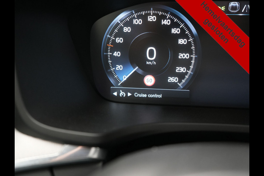 Volvo V60 T6 Recharge AWD R-Design PHEV 340pk Dealer O.H | Trekhaak Af Fabriek | Panodak | Harman / Kardon | Lederen Sportstoelen Memory & Ventilatie | Camera | Keyless | Stuur & Stoelen Verwarmd | Apple Carplay | Virtual | Navigatie | Cruise Control | DAB+ | 18" L.M | Plug In Hybrid |