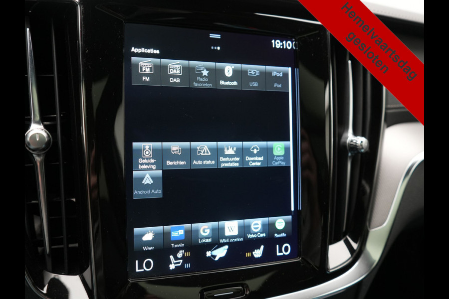 Volvo V60 T6 Recharge AWD R-Design PHEV 340pk Dealer O.H | Trekhaak Af Fabriek | Panodak | Harman / Kardon | Lederen Sportstoelen Memory & Ventilatie | Camera | Keyless | Stuur & Stoelen Verwarmd | Apple Carplay | Virtual | Navigatie | Cruise Control | DAB+ | 18" L.M | Plug In Hybrid |