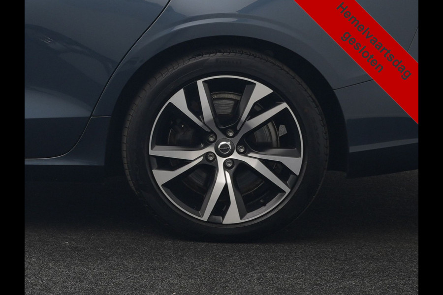 Volvo V60 T6 Recharge AWD R-Design PHEV 340pk Dealer O.H | Trekhaak Af Fabriek | Panodak | Harman / Kardon | Lederen Sportstoelen Memory & Ventilatie | Camera | Keyless | Stuur & Stoelen Verwarmd | Apple Carplay | Virtual | Navigatie | Cruise Control | DAB+ | 18" L.M | Plug In Hybrid |