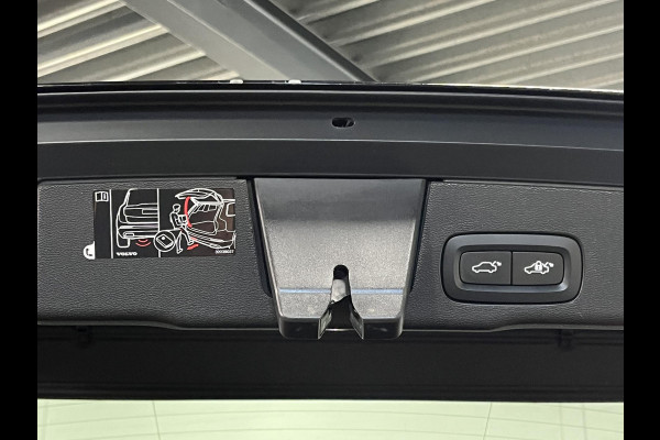 Volvo XC60 2.0 B5 R-Design Trekhaak | Adapt. cruise | Open dak | 360 camera | Head-up | Memory | Stuur-/stoelverwarming