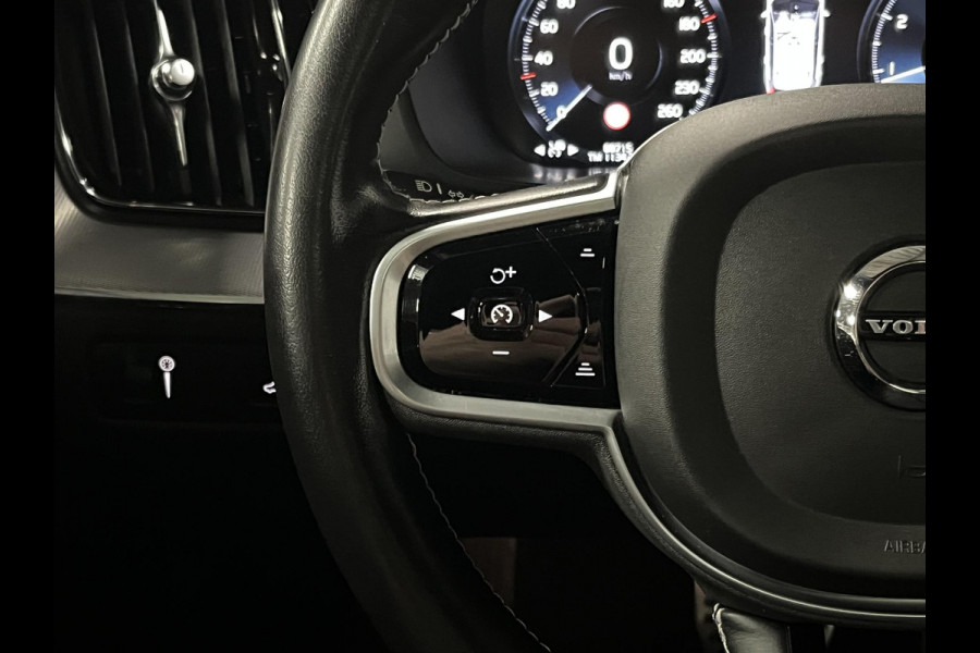 Volvo XC60 2.0 B5 R-Design Trekhaak | Adapt. cruise | Open dak | 360 camera | Head-up | Memory | Stuur-/stoelverwarming