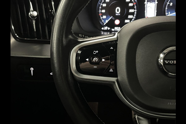 Volvo XC60 2.0 B5 R-Design Trekhaak | Adapt. cruise | Open dak | 360 camera | Head-up | Memory | Stuur-/stoelverwarming