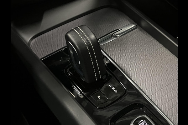 Volvo XC60 2.0 B5 R-Design Trekhaak | Adapt. cruise | Open dak | 360 camera | Head-up | Memory | Stuur-/stoelverwarming