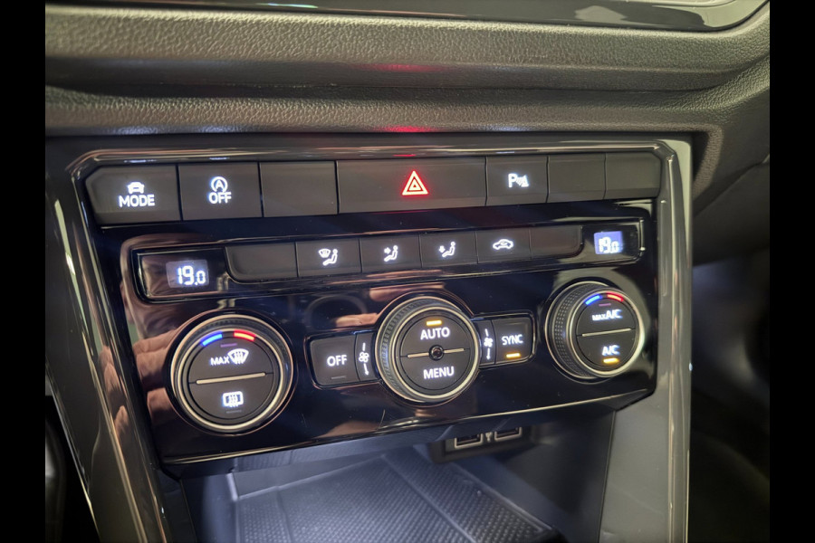 Volkswagen T-Roc 1.0 TSI Sport V-COCKPIT/NAVI/CAM/DAB/CARPLAY/ECC/PDC/CRUISE///