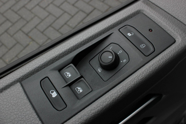 Volkswagen Transporter 2.0 TDI L2H1 150PK JB- EDITION DSG / PDC / VERLAGINGSVEREN / LEDEREN BEKLEDING / FULL / APPLE CARPLAY /NAVI