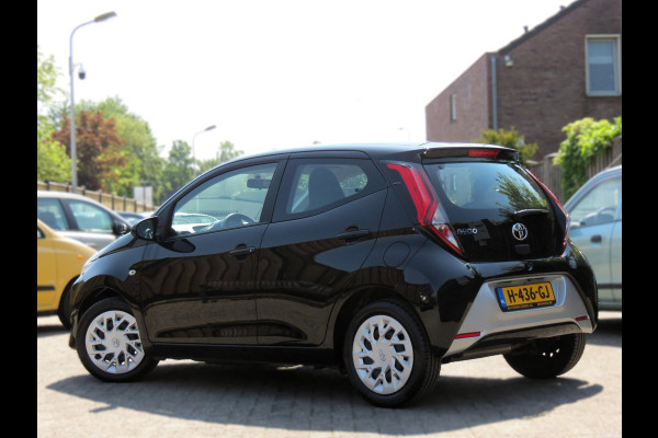 Toyota Aygo 1.0 VVT-i x-play | AIRCO | CRUISE CONTROL | ACHTERUITRIJCAMERA | DEALER OH |