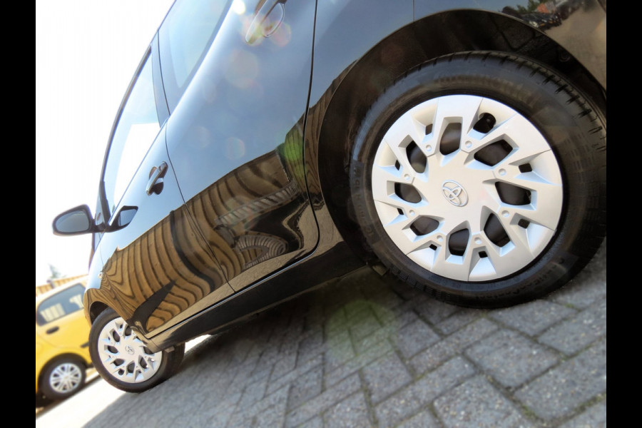 Toyota Aygo 1.0 VVT-i x-play | AIRCO | CRUISE CONTROL | ACHTERUITRIJCAMERA | DEALER OH |
