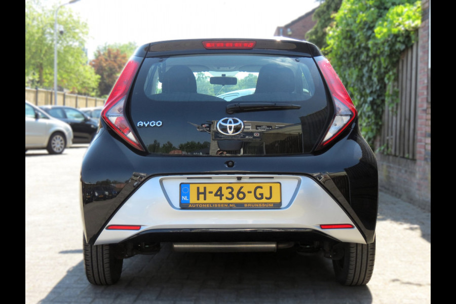 Toyota Aygo 1.0 VVT-i x-play | AIRCO | CRUISE CONTROL | ACHTERUITRIJCAMERA | DEALER OH |