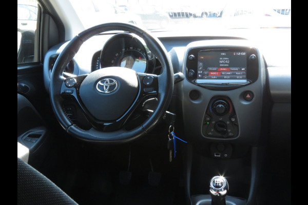 Toyota Aygo 1.0 VVT-i x-play | AIRCO | CRUISE CONTROL | ACHTERUITRIJCAMERA | DEALER OH |