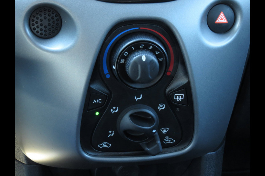 Toyota Aygo 1.0 VVT-i x-play | AIRCO | CRUISE CONTROL | ACHTERUITRIJCAMERA | DEALER OH |