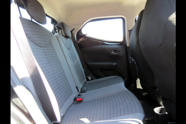 Toyota Aygo 1.0 VVT-i x-play | AIRCO | CRUISE CONTROL | ACHTERUITRIJCAMERA | DEALER OH |