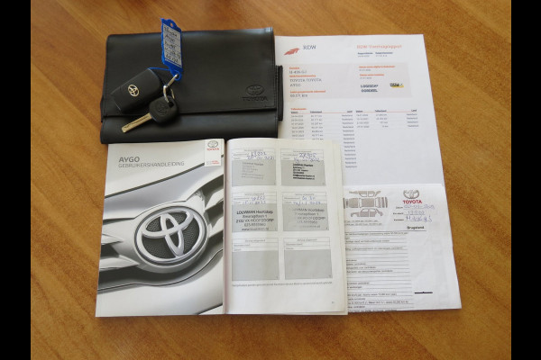 Toyota Aygo 1.0 VVT-i x-play | AIRCO | CRUISE CONTROL | ACHTERUITRIJCAMERA | DEALER OH |