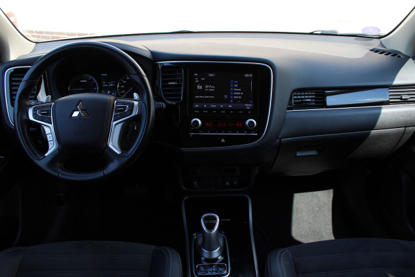 Mitsubishi Outlander 2.4 PHEV Intense+ | Trekhaak | Camera | Navigatie |