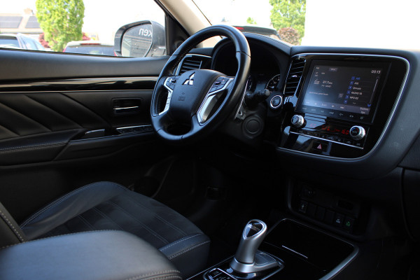 Mitsubishi Outlander 2.4 PHEV Intense+ | Trekhaak | Camera | Navigatie |
