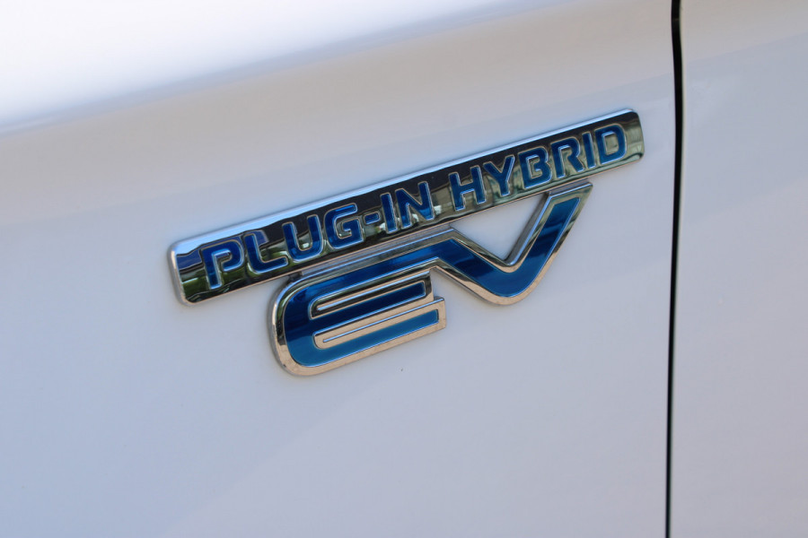 Mitsubishi Outlander 2.4 PHEV Intense+ | Trekhaak | Camera | Navigatie |