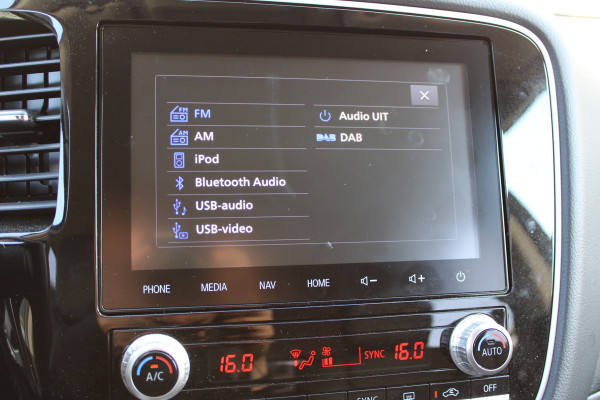 Mitsubishi Outlander 2.4 PHEV Intense+ | Trekhaak | Camera | Navigatie |