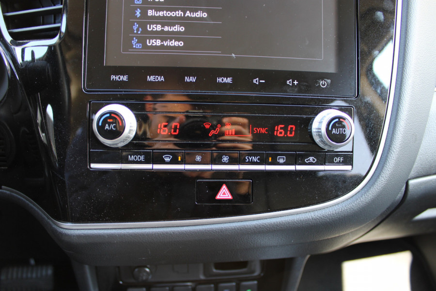 Mitsubishi Outlander 2.4 PHEV Intense+ | Trekhaak | Camera | Navigatie |