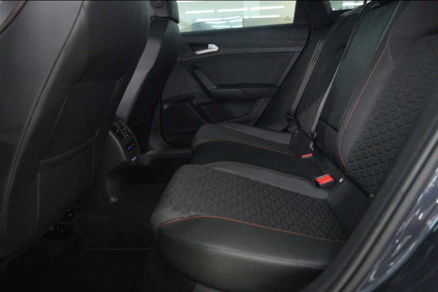 Seat Leon Sportstourer 1.5 eTSI FR NAP/CARPLAY/ACC/PDC/CAM/LANEASSIST/VOL