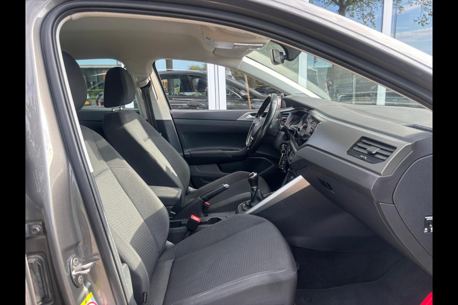 Volkswagen Polo 1.0 TSI Highline Business | Apple Carplay | Stoelverwarming | Parkeersensoren | Cruise
