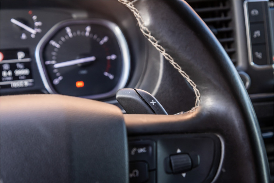 Peugeot Expert 2.0 BlueHDI L2 | Head-up | Dodehoekdetectie | CarPlay | Navigatie | Camera | Trekhaak | Climate control | Betimmering | Nieuwe APK | BPM Vrij | Euro 6 | Lang / L2H1