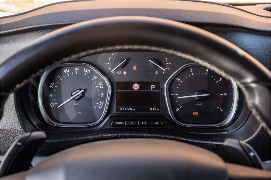 Peugeot Expert 2.0 BlueHDI L2 | Head-up | Dodehoekdetectie | CarPlay | Navigatie | Camera | Trekhaak | Climate control | Betimmering | Nieuwe APK | BPM Vrij | Euro 6 | Lang / L2H1