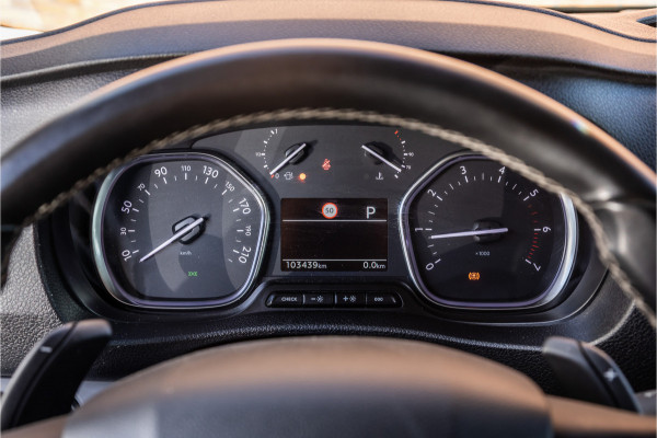 Peugeot Expert 2.0 BlueHDI L2 | Head-up | Dodehoekdetectie | CarPlay | Navigatie | Camera | Trekhaak | Climate control | Betimmering | Nieuwe APK | BPM Vrij | Euro 6 | Lang / L2H1