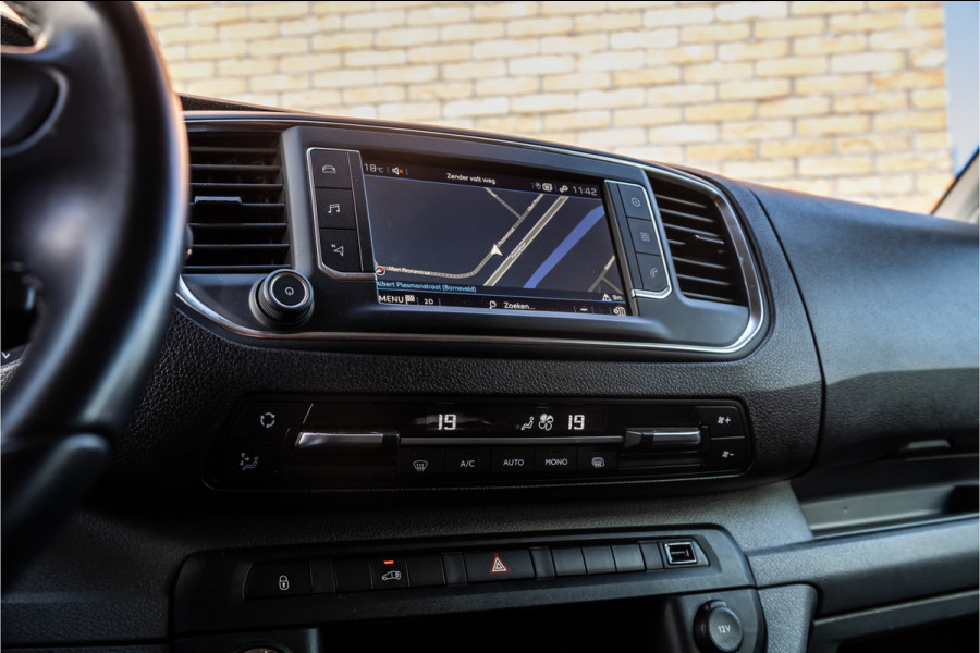Peugeot Expert 2.0 BlueHDI L2 | Head-up | Dodehoekdetectie | CarPlay | Navigatie | Camera | Trekhaak | Climate control | Betimmering | Nieuwe APK | BPM Vrij | Euro 6 | Lang / L2H1