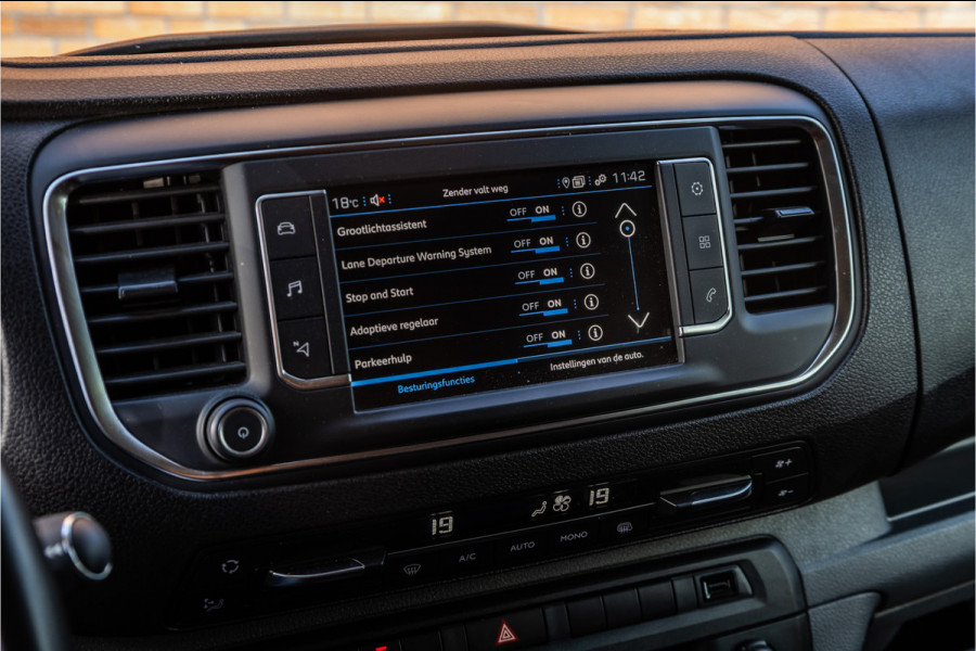Peugeot Expert 2.0 BlueHDI L2 | Head-up | Dodehoekdetectie | CarPlay | Navigatie | Camera | Trekhaak | Climate control | Betimmering | Nieuwe APK | BPM Vrij | Euro 6 | Lang / L2H1