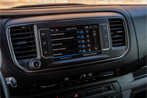 Peugeot Expert 2.0 BlueHDI L2 | Head-up | Dodehoekdetectie | CarPlay | Navigatie | Camera | Trekhaak | Climate control | Betimmering | Nieuwe APK | BPM Vrij | Euro 6 | Lang / L2H1