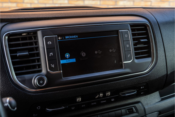 Peugeot Expert 2.0 BlueHDI L2 | Head-up | Dodehoekdetectie | CarPlay | Navigatie | Camera | Trekhaak | Climate control | Betimmering | Nieuwe APK | BPM Vrij | Euro 6 | Lang / L2H1
