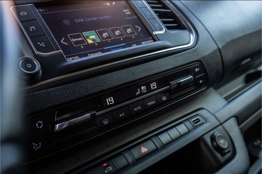 Peugeot Expert 2.0 BlueHDI L2 | Head-up | Dodehoekdetectie | CarPlay | Navigatie | Camera | Trekhaak | Climate control | Betimmering | Nieuwe APK | BPM Vrij | Euro 6 | Lang / L2H1