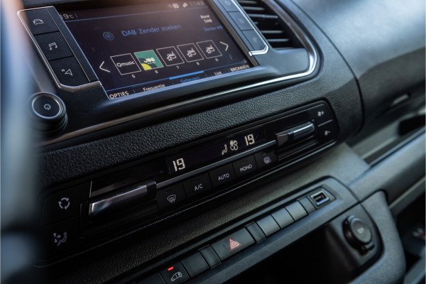 Peugeot Expert 2.0 BlueHDI L2 | Head-up | Dodehoekdetectie | CarPlay | Navigatie | Camera | Trekhaak | Climate control | Betimmering | Nieuwe APK | BPM Vrij | Euro 6 | Lang / L2H1