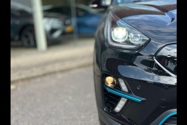 Kia e-Niro ExecutiveLine SKY 64 kWh | SOH: 95,6% | Schuifdak | 3 Fase | Warmtepomp | Leder | Adaptive CC | Climate |