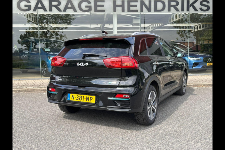 Kia e-Niro ExecutiveLine SKY 64 kWh | SOH: 95,6% | Schuifdak | 3 Fase | Warmtepomp | Leder | Adaptive CC | Climate |