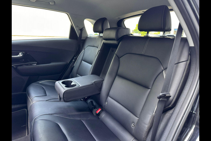 Kia e-Niro ExecutiveLine SKY 64 kWh | SOH: 95,6% | Schuifdak | 3 Fase | Warmtepomp | Leder | Adaptive CC | Climate |