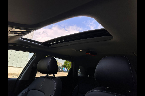 Kia e-Niro ExecutiveLine SKY 64 kWh | SOH: 95,6% | Schuifdak | 3 Fase | Warmtepomp | Leder | Adaptive CC | Climate |