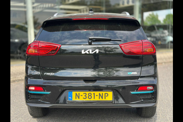 Kia e-Niro ExecutiveLine SKY 64 kWh | SOH: 95,6% | Schuifdak | 3 Fase | Warmtepomp | Leder | Adaptive CC | Climate |