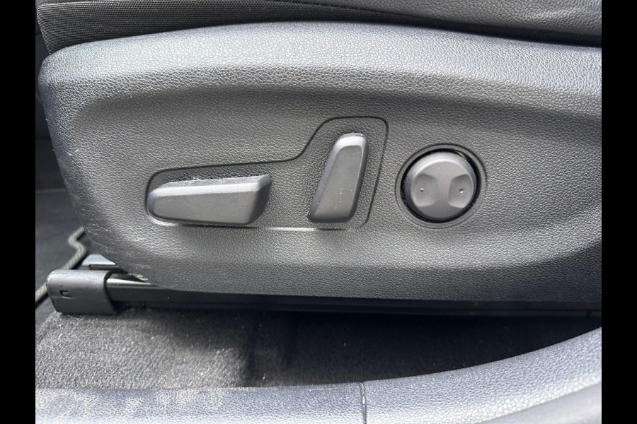 Kia e-Niro ExecutiveLine SKY 64 kWh | SOH: 95,6% | Schuifdak | 3 Fase | Warmtepomp | Leder | Adaptive CC | Climate |