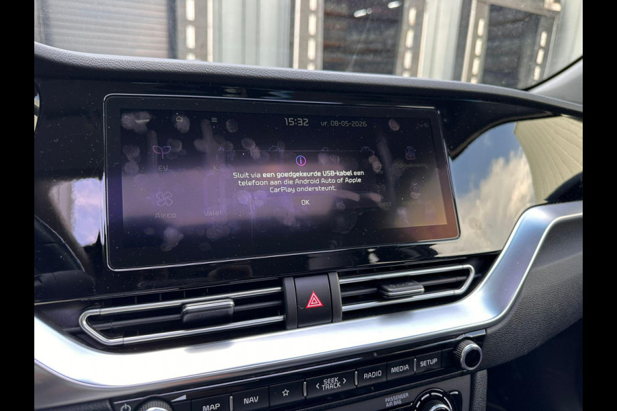 Kia e-Niro ExecutiveLine SKY 64 kWh | SOH: 95,6% | Schuifdak | 3 Fase | Warmtepomp | Leder | Adaptive CC | Climate |